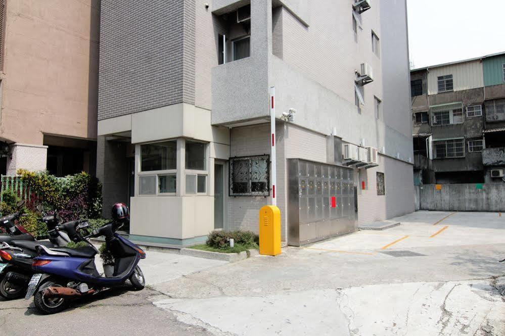 Mei Hsiao Yuen Hostel Taichung Exterior foto